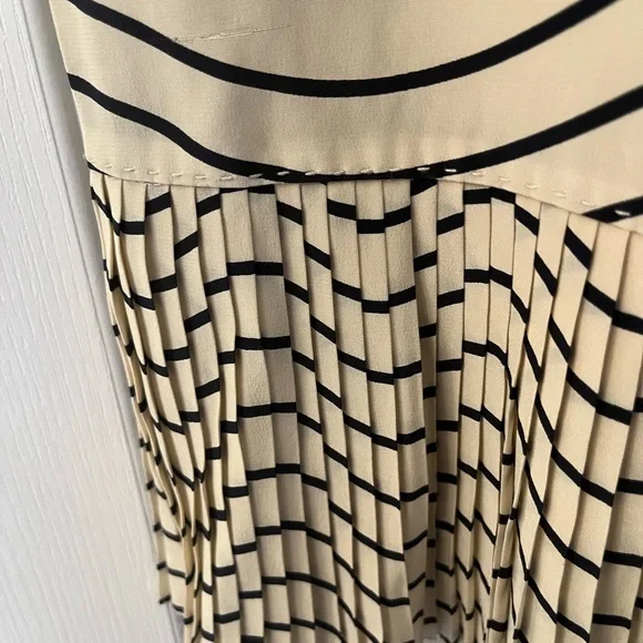 Tory Burch Silk Ruffle Skirt, Sz 6 - Picture 3 of 8